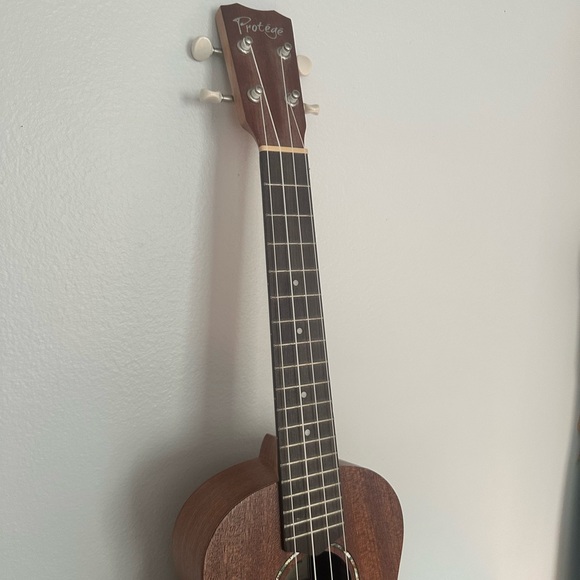 Brown Concert Ukulele - Picture 2 of 6
